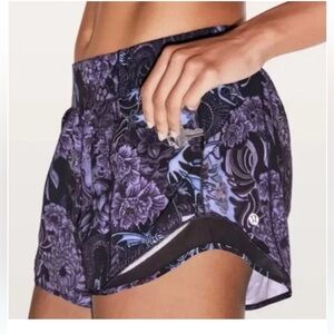 Lululemon Hotty Hot II Memoir Purple Black Floral | Tall Size 6 | 2.5"